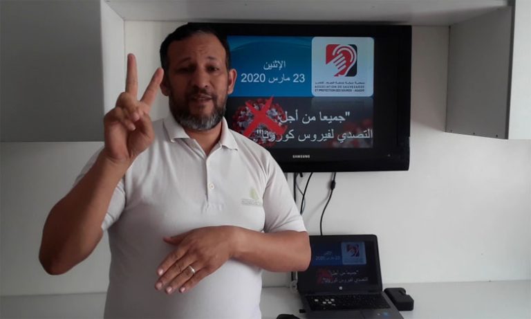 الخبير القضائي يونس العلوي يقدم للصم مستجدات "كورونا" بلغة الإشارة
