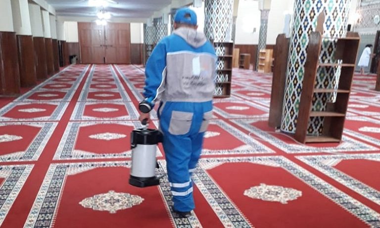 الدار البيضاء تضع برنامجا لتعقيم مساجد المدينة