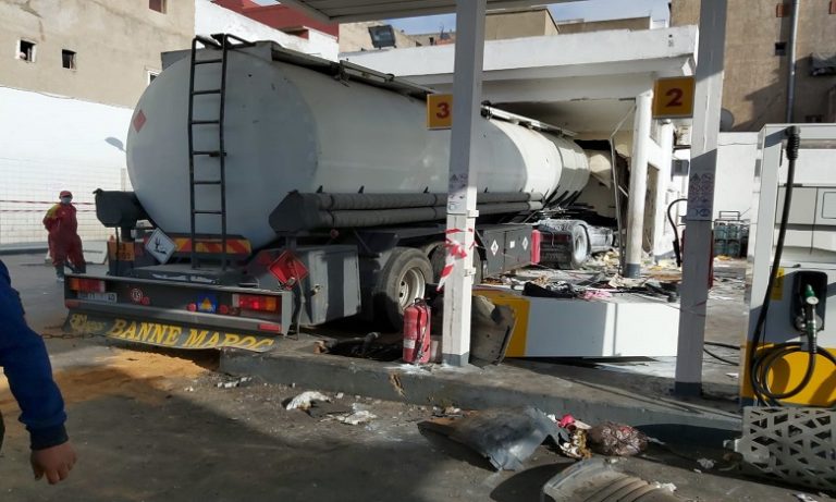 الدارالبيضاء: جريحان وخسائر مادية في اقتحام شاحنة صهريجية لمحطة وقود (صور)