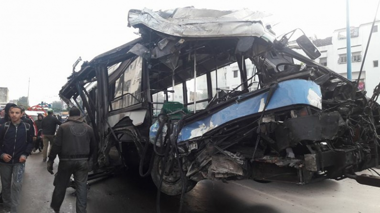 الدارالبيضاء: حافلة نقل عمومي تصطدم بمقهى وتخلف 8 مصابين