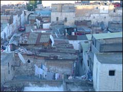 الدولة لم تقو بعد على معالجة دور الصفيح والمساكن الآيلة للسقوط الدولة لم تقو بعد على معالجة دور الصفيح والمساكن الآيلة للسقوط