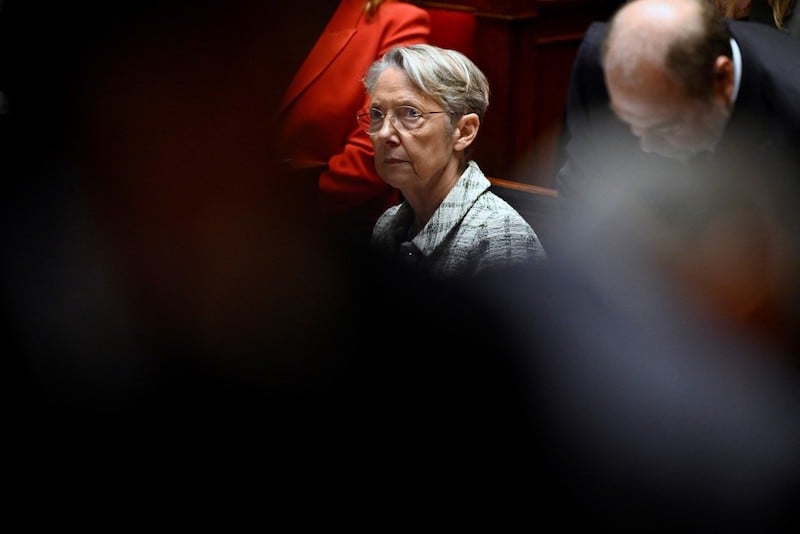 الرئاسة الفرنسية تعلن استقالة الحكومة