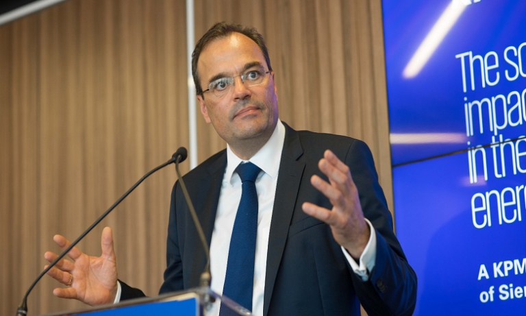 الرئيس التنفيذي لسيمنس غاميسا يدعو الطلاب للاهتمام بالعلم لوقف تغير المناخ