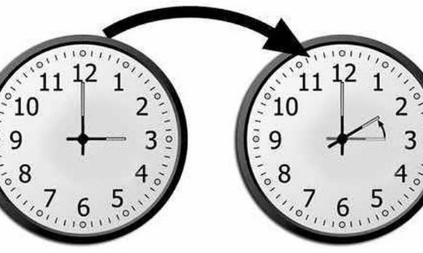 الرجوع إلى الساعة القانونية للمملكة يوم الأحد المقبل