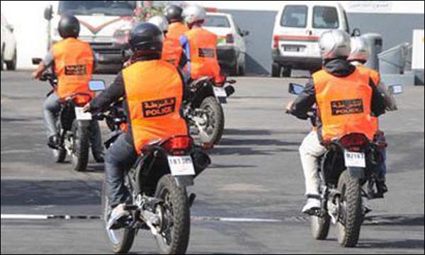 الفرق الأمنية بالبيضاء تتصدى لنيران عاشوراء عناصر من الشرطة المغربية