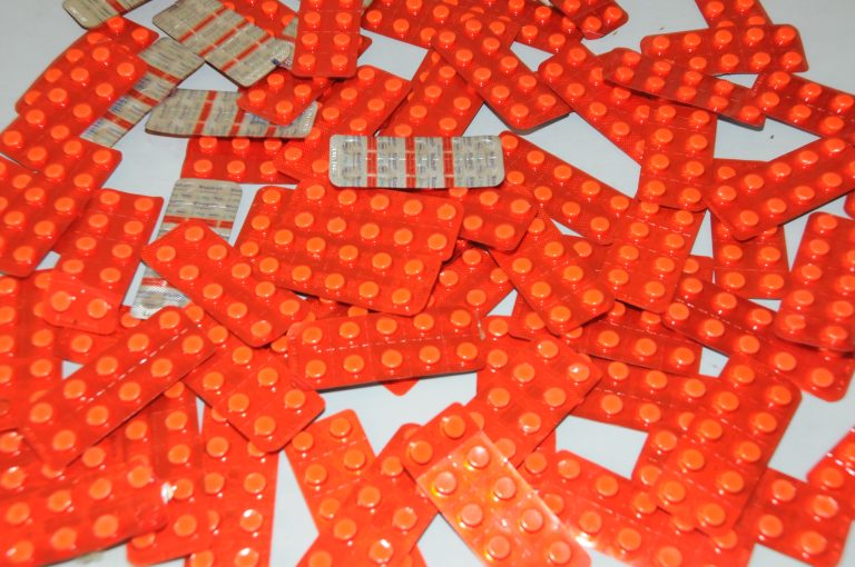 القصر الكبير: حيازة 1282 قرصا طبيا مخدرا معد للترويج