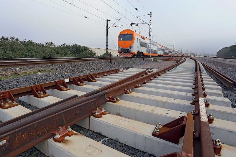 المغرب يدرس تمديد كهربة النقل السككي