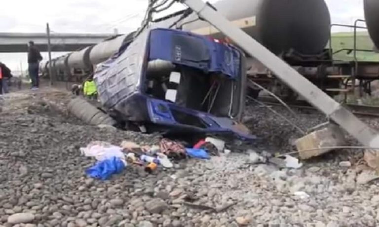 الوالي اليعقوبي يزور الضحايا 14 لحادث الاصطدام بين قطار وسيارة في طنجة