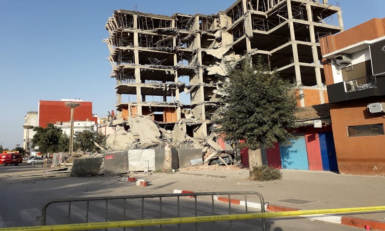 انهيار عمارة من 7 طوابق بشكل مفاجئ بالقنيطرة وجمعيات حقوقية تدخل على الخط