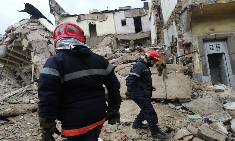 انهيار منزلين آخرين بدرب مولاي الشريف يرعب فرق التدخل والسكان وجهود الإنقاذ متواصلة بحثا عن ضحايا تحت أنقاض المنزل المنهار صباحا