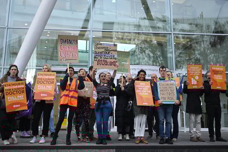 بدء أطول إضراب في مستشفيات بريطانيا بدء أطول إضراب في مستشفيات بريطانيا