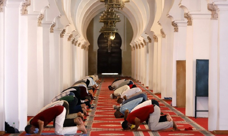 بعد أزيد من 6 أشهر من الإغلاق..إعادة فتح 61 مسجدا إضافيا في وجه المصلين بعمالة مراكش