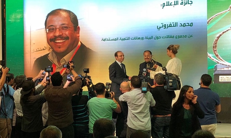 تتويج الزميلين نعيمة الشرعي ومحمد التفراوتي بجائزة الحسن الثاني للبيئة عن صنف الصحافة المكتوبة