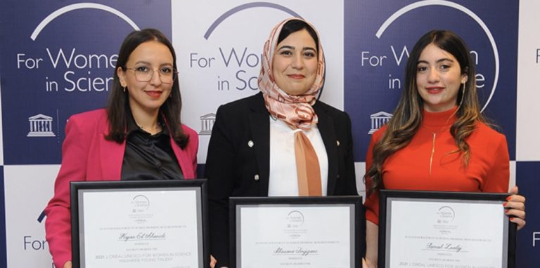 تتويج ثلاث باحثات مغربيات في برنامج "من أجل النساء في مجال العلوم"