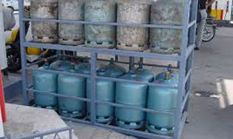تجار المواد الاستهلاكية يكشفون تهافت المواطنين على قنينات الغاز