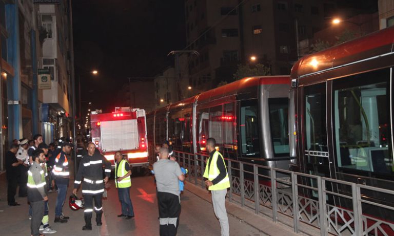 ترامواي البيضاء يدهس مسنا بعد صلاة التروايح ويرديه قتيلا