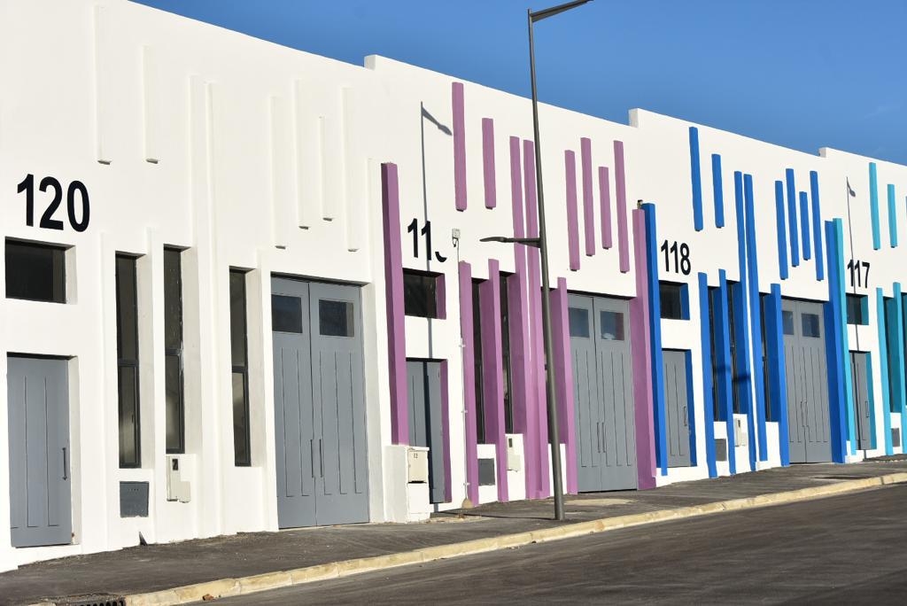 تسليم الشطر الأول من محلات وحدات القطاع غير المهيكل بطنجة