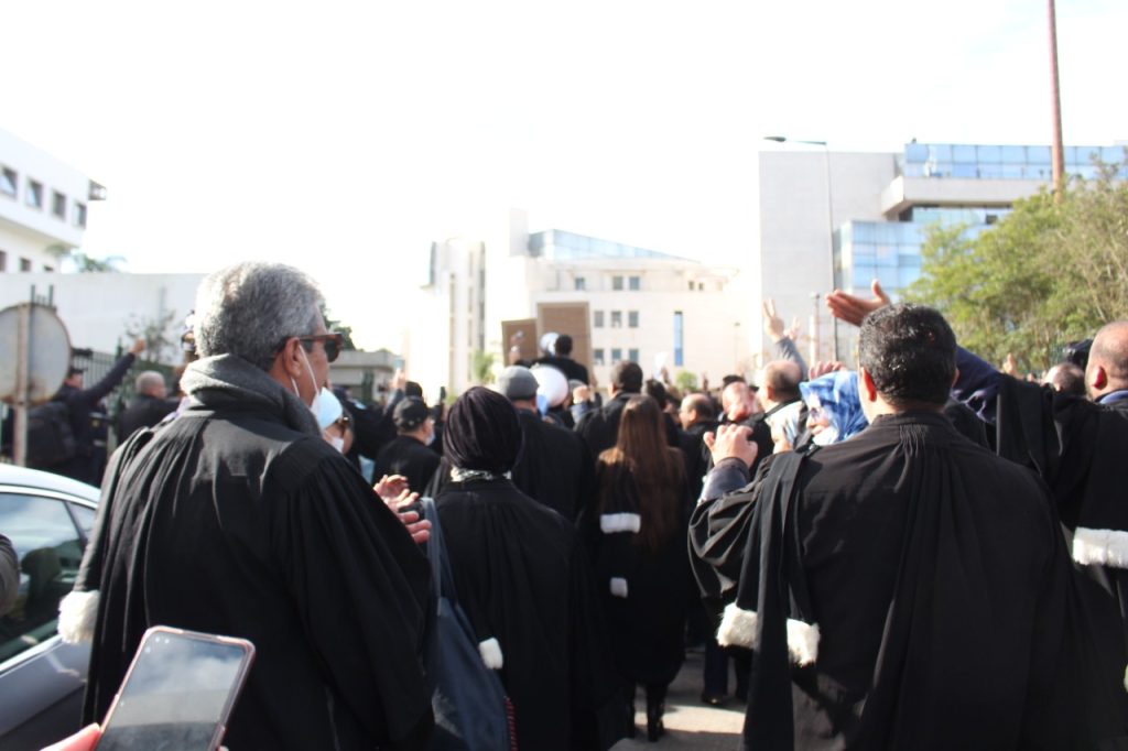 تصعيد.. محامو الدارالبيضاء يقاطعون المحاكم لأسبوع والمحامون الشباب يعتصمون أمام البرلمان