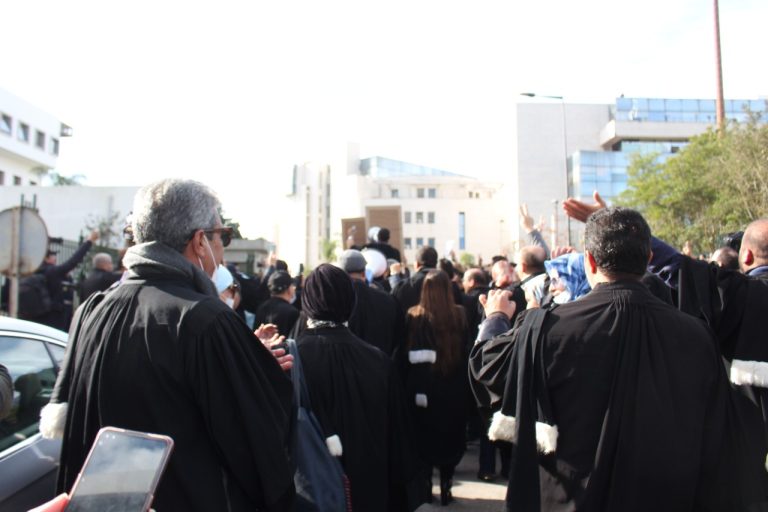 تصعيد.. محامو الدارالبيضاء يقاطعون المحاكم لأسبوع والمحامون الشباب يعتصمون أمام البرلمان