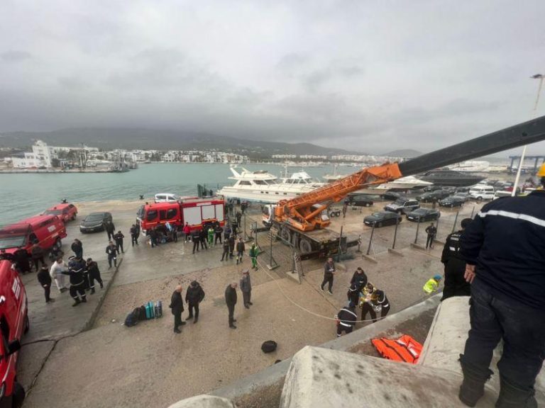 تطوان: إنقاذ طاقم سفينة كاميرونية جانحة بميناء مارينا سمير