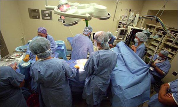 تفاصيل عمليتين ناجحتين لزرع الكلي من أمين لابنيهما