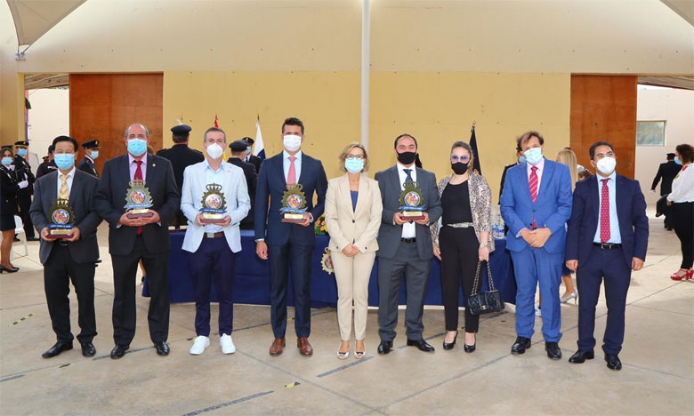 تكريم محمد الخليفي فاعل جمعوي مغربي في لاس بالماس