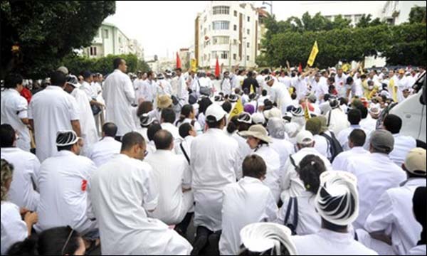 تنسيقية أساتذة كليات الطب تدعو بنكيران إلى فتح حوار مع الأطباء