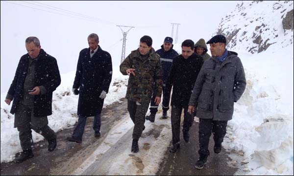 توزيع أغطية وحطب التدفئة على مؤسسات الرعايةالاجتماعية والمدارس بالحوز