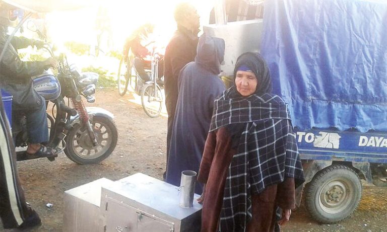 توزيع أفرنة للتدفئة على الأسر المتضررة من موجة البرد بجماعتي تزكين ودار الجامع بالحوز