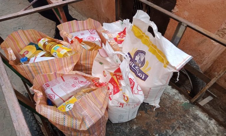 توزيع مساعدات بمراكش غذائية أساسية على الأسر المعوزة في ظل أزمة كورونا