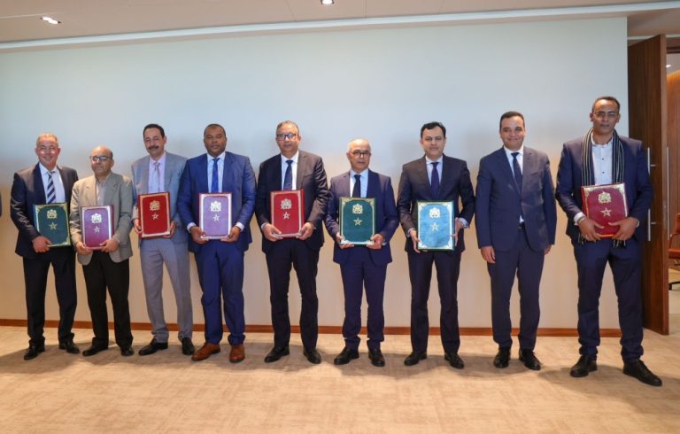 توقيف الاقتطاعات من أجور الأساتذة بسبب الإضراب وصرف الزيادة المتفق عليها ابتداء من مارس