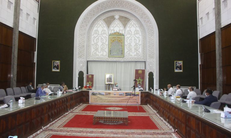 جماعة مراكش تتدارس مع أرباب المقاهي والمطاعم التدابير الممكنة لمعالجة تداعيات "كوفيد 19"