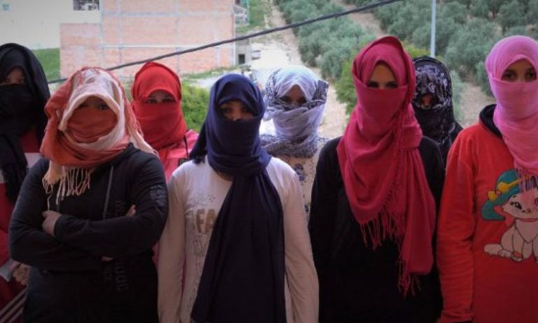 جمعية فلاحية إسبانية تطالب بإجراءات استثنائية لعودة العاملات في حقول الفراولة بويلبا