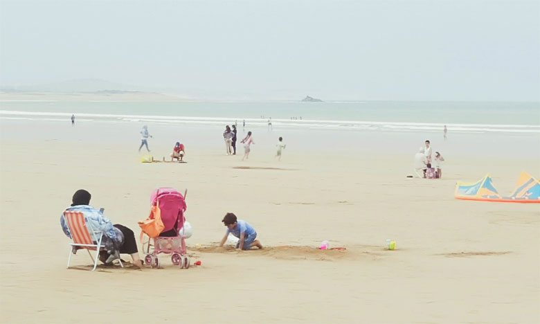 حركة دؤوبة مشوبة بالحذر الشديد بشاطئ الصويرة