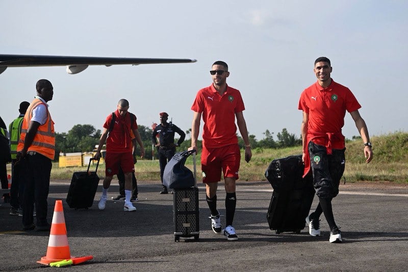 حكيمي وصلاح يتعادلان في قيمة التسويق