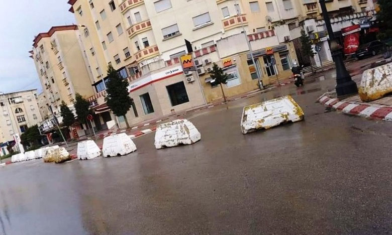 حواجز إسمنتية لعزل أحياء سكنية بطنجة بعد ارتفاع حالات الإصابة بفيروس كورونا