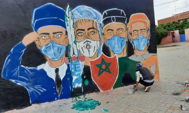 رسومات تشيد بالأطر الطبية والتمريضية المتواجدون في خطوط المواجهة الأولى مع فيروس كورونا بمراكش