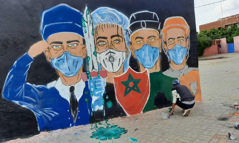 رسومات تشيد بالأطر الطبية والتمريضية المتواجدون في خطوط المواجهة الأولى مع فيروس كورونا بمراكش