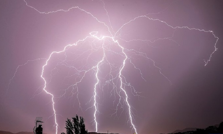زخات رعدية محليا قوية اليوم الخميس بعدد من أقاليم المملكة