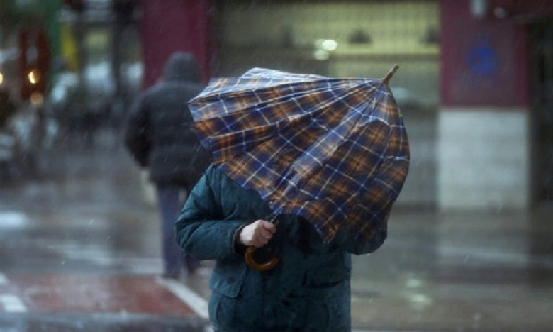 زخات قوية محليا رعدية وتساقطات ثلجية وهبات رياح قوية يومي السبت والأحد