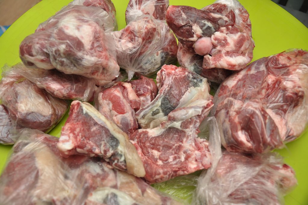 سخط عارم وسط الأسر التي تعفنت لحوم أضاحيها