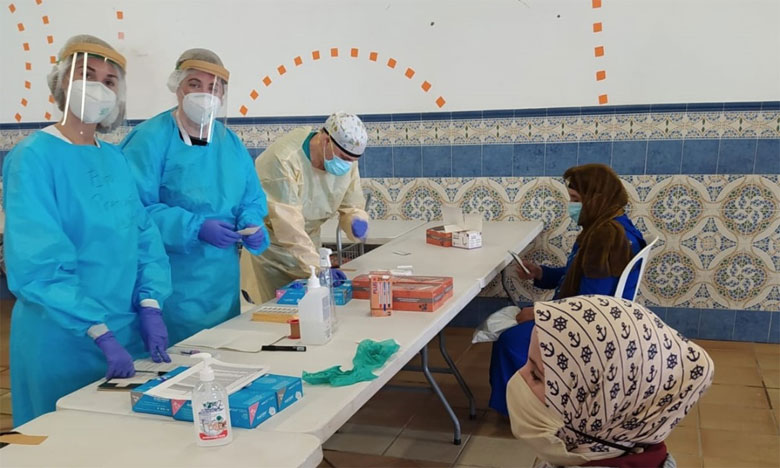 سفارة المغرب في مدريد تعلن عن إطلاق برنامج عودة عاملات الفراولة