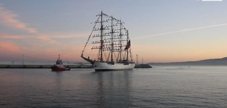 سفينة التدريب الشراعية البيروفية "أونيون" تغادر ميناء طنجة