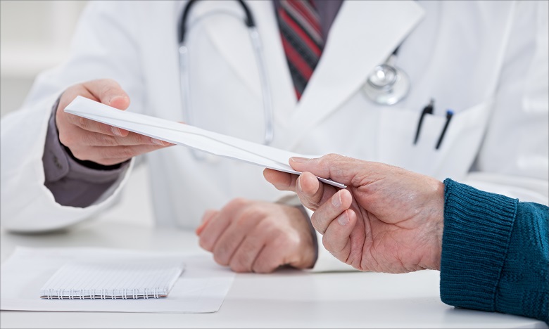 ضبط طبيب بالدارالبيضاء متلبس بتلقي رشوة 600 درهم مقابل شهادة طبية