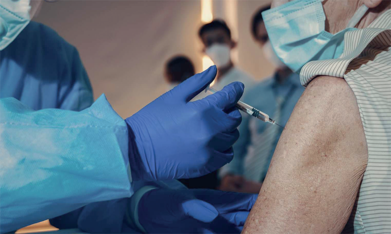 طاطا: ضبط شخص انتحل صفة موظف للأمن الوطني للاستفادة من عملية التلقيح ضد كوفيد-19