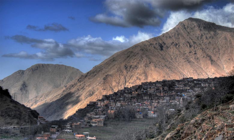 طقس اليوم: انخفاض درجات الحرارة وزخات رعدية بالشرق والأطلس