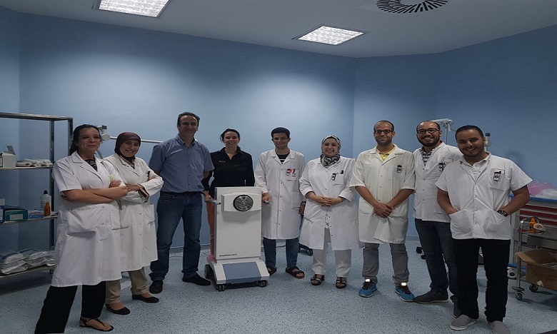 طنجة: فريق طبي يجري أول حصة للعلاج الإشعاعي الموضعي لسرطان بطانة الرحم