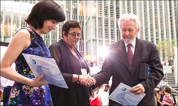 عائشة الشنا تفوز بجائزة البنك الدولي لأفضل رائد في مجال المساءلة الاجتماعية بمنطقة (مينا)