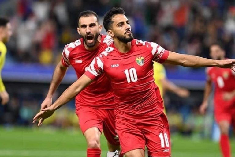 عموتة يكسب الرهان الأول في كأس آسيا
