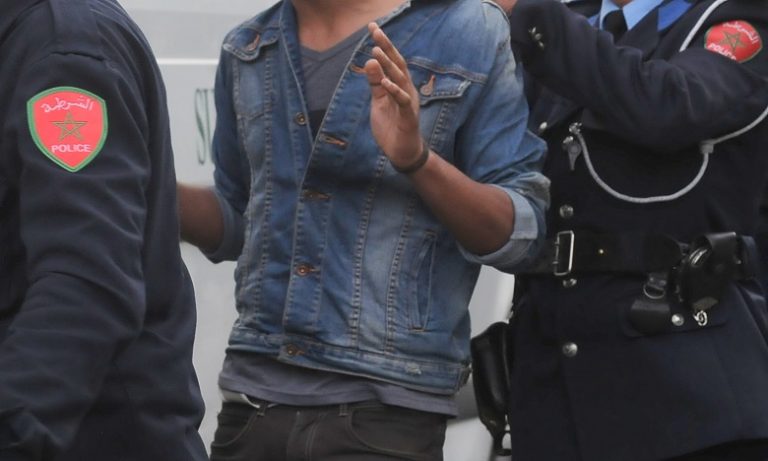 فاس.. موظف شرطة يضطر لاستخدام سلاحه الوظيفي لتوقيف شخص مبحوث عنه